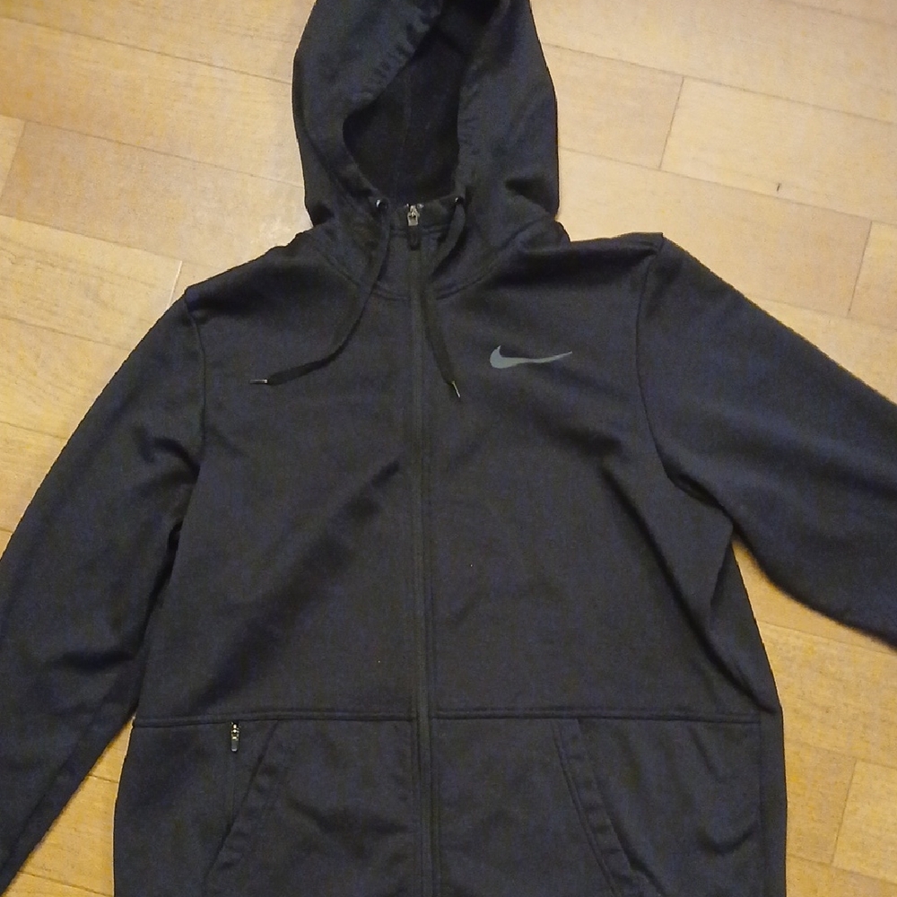 Nike Men’s Black Full-Zip Hooded Performance Jacket